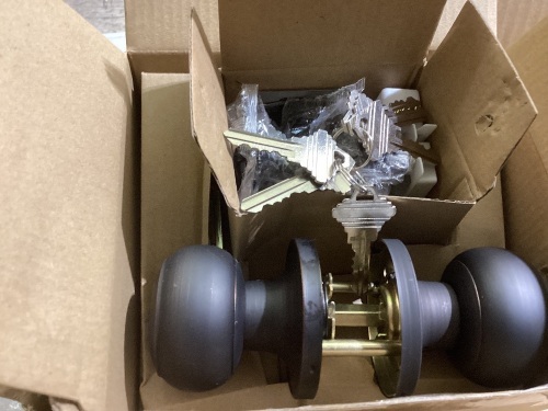 Case of 5 door knobs  - Lot 319