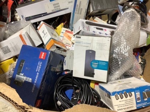 Salvage Pallet of misc items  - Lot 346