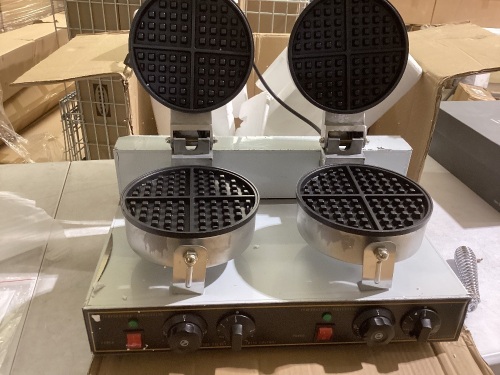 waffle baker - Lot 385