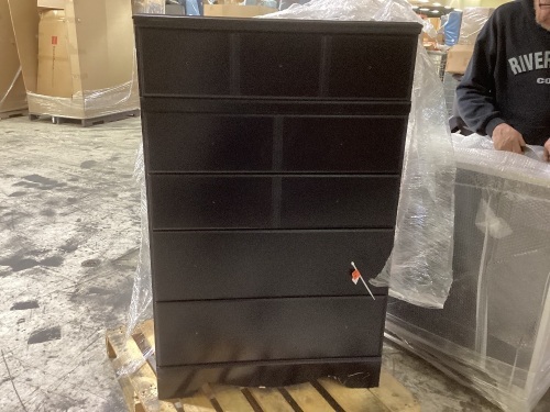 5 drawer dresser  - Lot 440