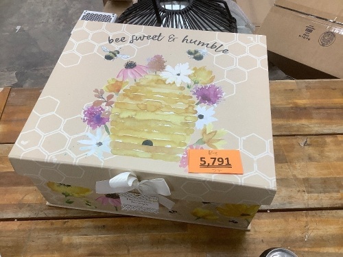 Set of 3 Gift Boxes Bee Themes Different Sizes - Lot 5791
