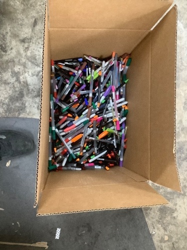 Box of assorted pens and markers - Lot 5951