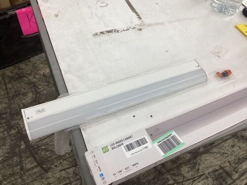 LED Under Cabinet Bullnose 24" 12W  - Lot 637