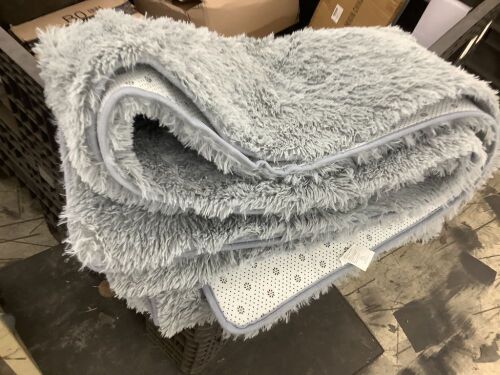 Shag Rug, 6 x 9  - Lot 255