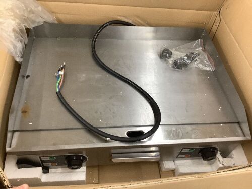 VEVOR 26" 3200W Stainless Steel Electric Countertop Griddle w/Drip Hole, No Plug - Lot 538
