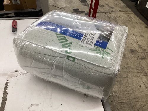 Bamboo Mattress Topper fits 8-21" Deep Pocket Mattresses, King Size - Lot 324