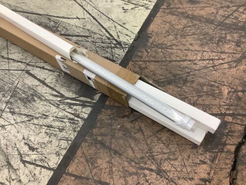 4' LED Bulbs, 4 Pack  - Lot 284