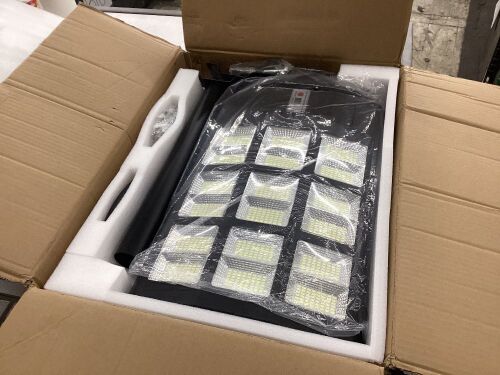 1000W Solar Street Light  - Lot 377