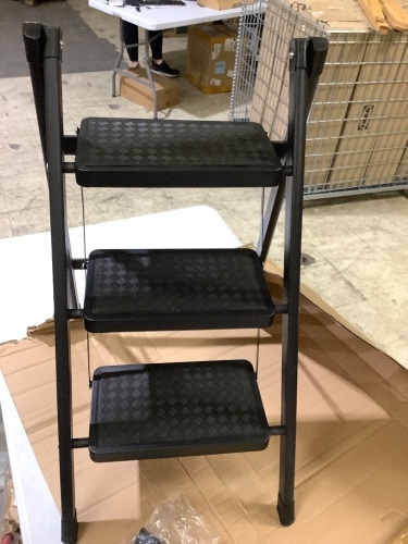 3 Stair Step Ladder - Lot 151