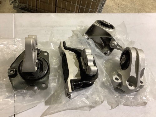 engine motor mount & automatic trans mounts 4 pc - Lot 425A