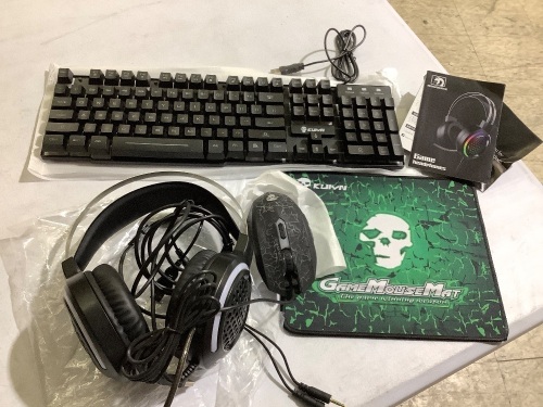 mamgaasnake keyboard,mouse, headset and mouse pad - Lot 51