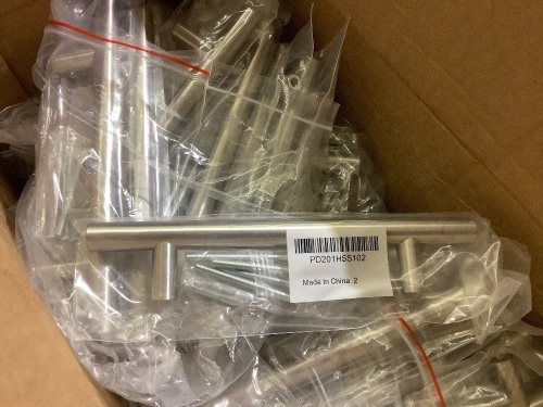 Cabinet pulls 40+ - Lot 63