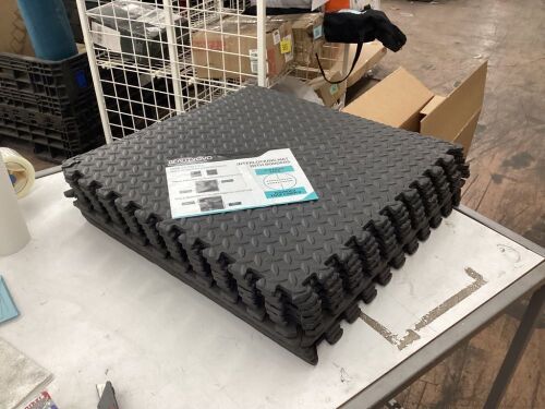 Interlocking Floor Mat with Borders - Lot 658