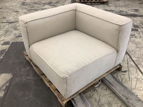 Corner Chair - Needs Feet   - Lot 745