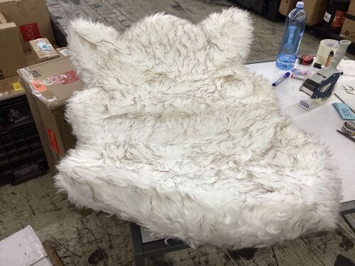 Fluffy Pet Bed - Lot 360
