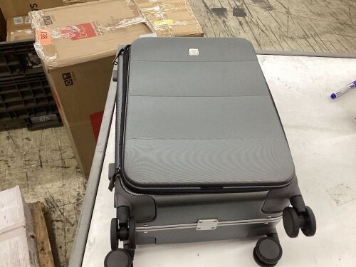 Hanke 20" Hardside Carry On Luggage with Spinner Wheels  - Lot 376