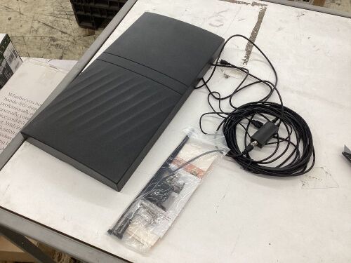 Indoor/Outdoor HDTV Antenna  - Lot 353
