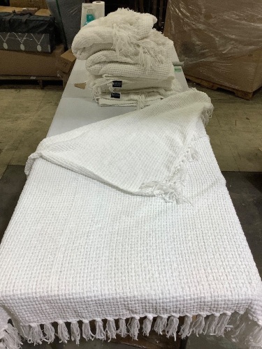 5X5 White blanket total of 5 - Lot 190