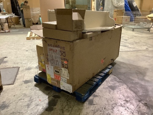 Salvage Pallet misc. furniture parts - Lot 414