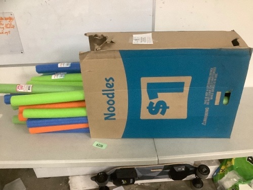 Box of misc. pool noodles - Lot 6776