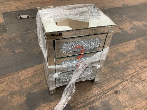 Mirrored End Table with USB Ports - Lot 505