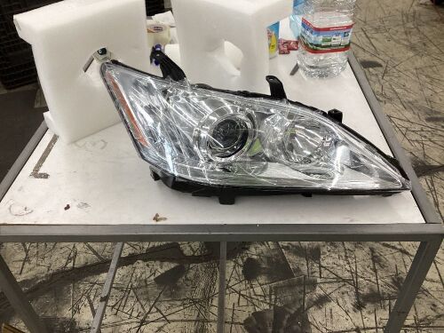 Passenger Side HID Xenon Headlight for Lexus ES350 2010-2012  - Lot 421