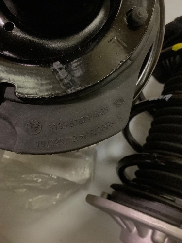 left and right shocks for unknown vehicle  - Lot 206