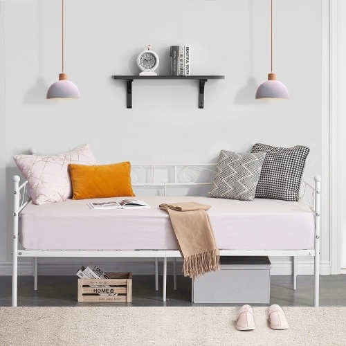 Liink1Ga Twin Size Daybed Frame, Black Metal Daybed Frame with Headboard, Mattress Platform Base Box Spring Replacement Sofa Bed for Living Room Guest Room 77.32"L x 40.75"W x 37.6"H - Lot 743