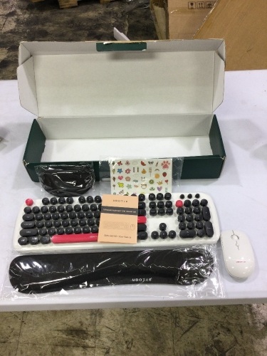keyboard and mouse - Lot 224