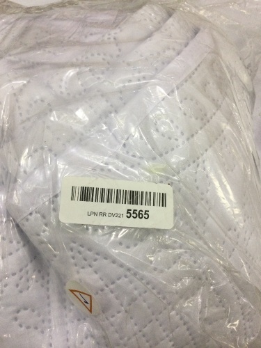 white quilt unknown size - Lot 225
