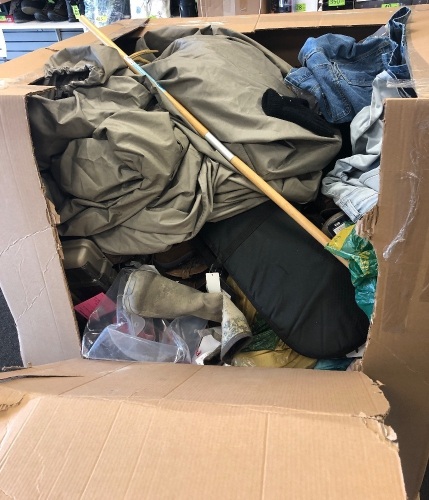Salvage pallet, Presorted Items Will Be Broken, Damaged and Missing Items, Sold as is - Lot 19