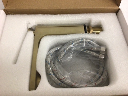 Bathroom Faucet, Appears New, Sold as is - Lot 574