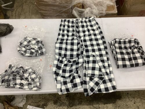 Lot of (4) Black & White Plaid Lounge Pants - Lot 471