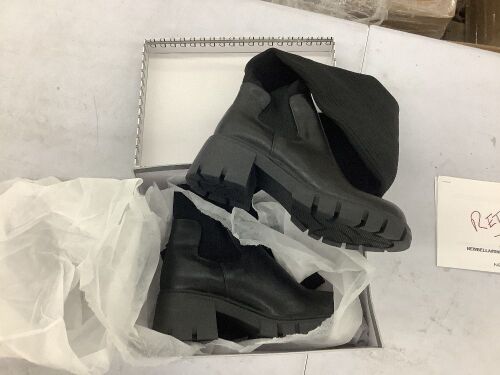 MOUSSE FIT Women British Style Block Boots, Size 9  - Lot 430
