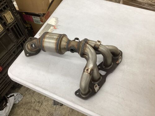 Exhaust Manifold with Catalytic Converter - Lot 403
