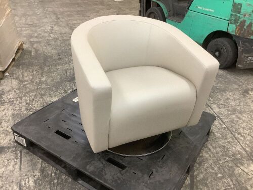 Dauphin Lounge Chair  - Lot 45
