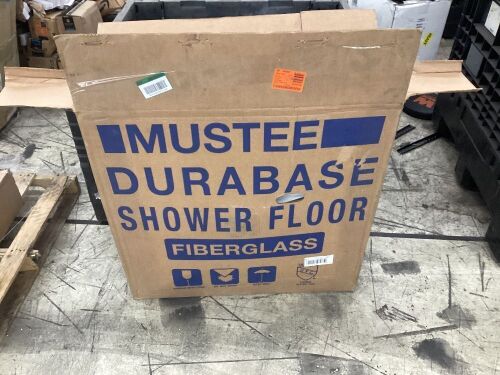 MUSTEE 32 x 32 Alcove Shower Pan Base with Center Drain in White - Damaged Corner - Lot 154