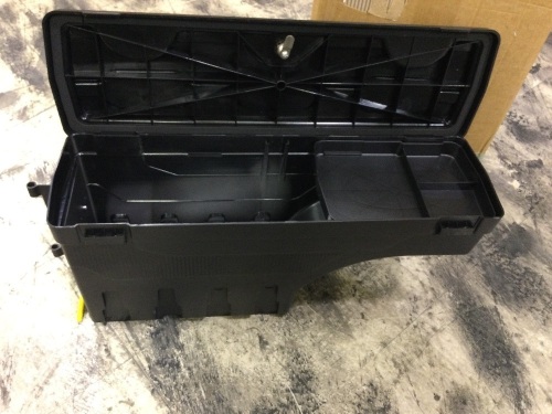 truck bed storage tool box - Lot 434