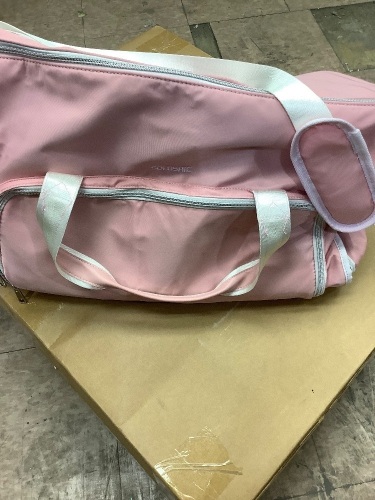 duffle bag  - Lot 211