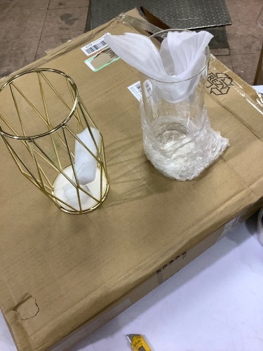 case of candle holders/decor center pieces  - Lot 207