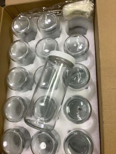 15 jars with lids  - Lot 208