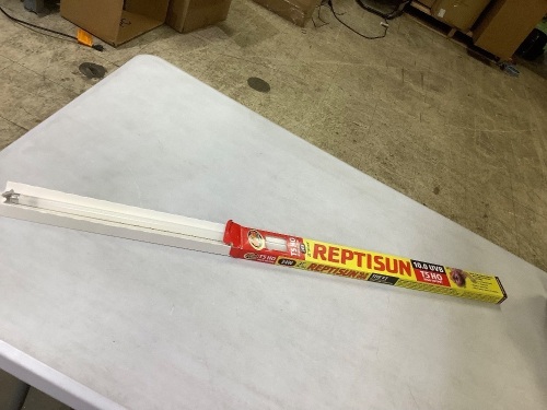 reptile light - Lot 136