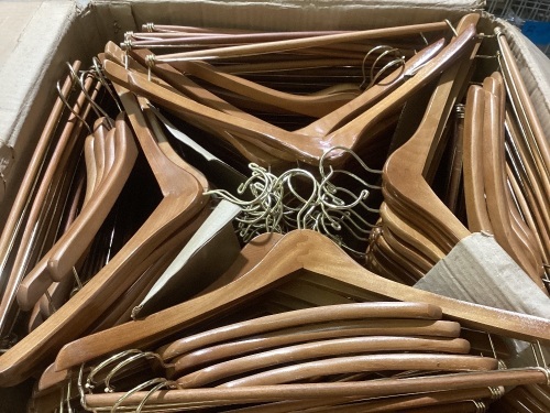 case of hangers  - Lot 303