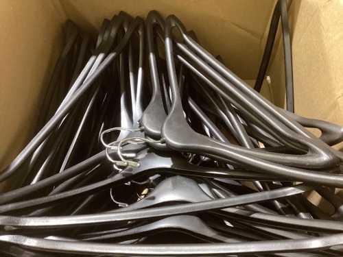 case of hangers  - Lot 304