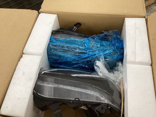Toyota Tacoma Headlights 16-21 - Lot 493