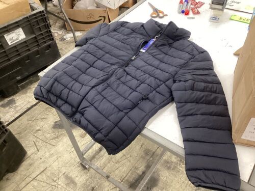 Puffer Jacket, Large  - Lot 362