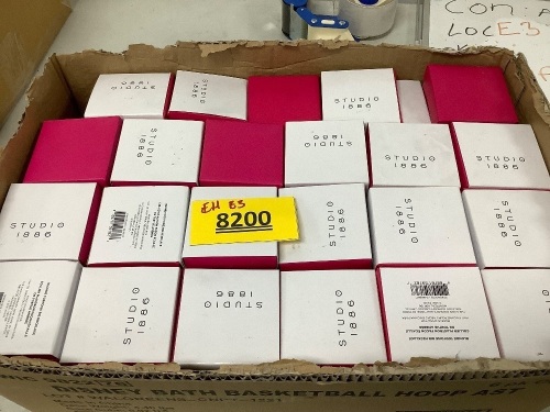 Box of Jewelry - Lot 8200