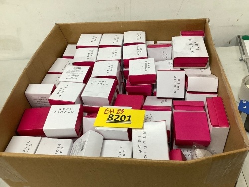 Box of Jewlery - Lot 8201