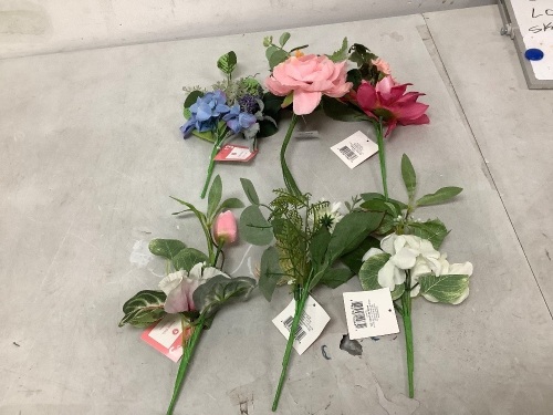 Box of Floral Decor - Lot 8208