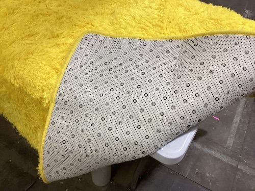 5' x 8' yellow rug - Lot 133